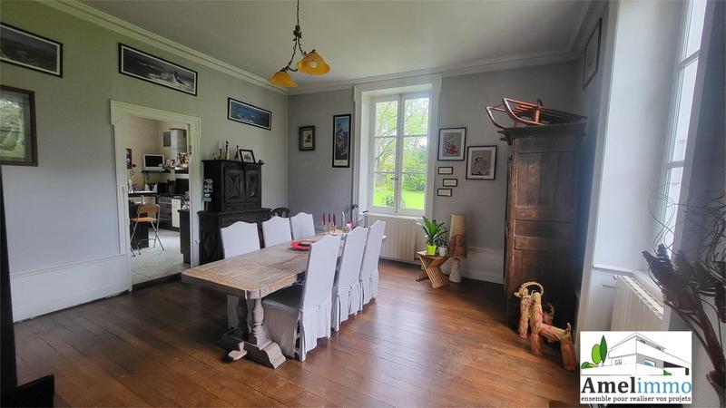 Maison - 250 m² - 7 pièces