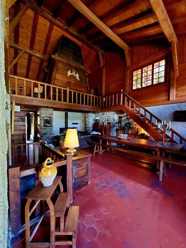 Maison - 335 m² - 8 pièces