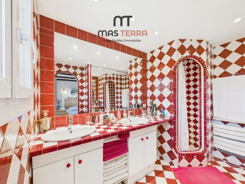 Maison - 230 m² - 6 pièces