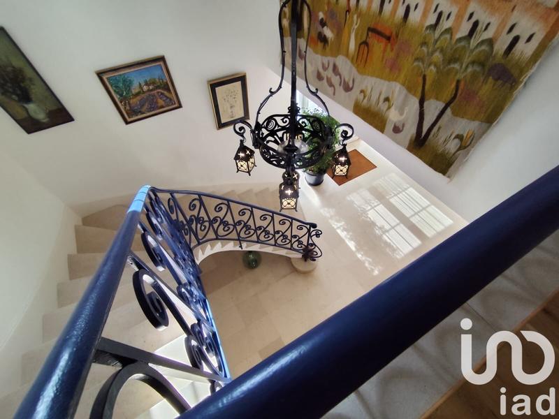 Maison - 303 m² - 9 pièces