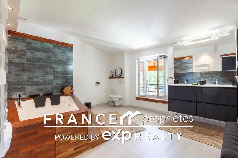 Maison - 245 m² - 7 pièces