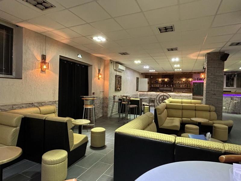 Local commercial - 438 m² - 5 pièces