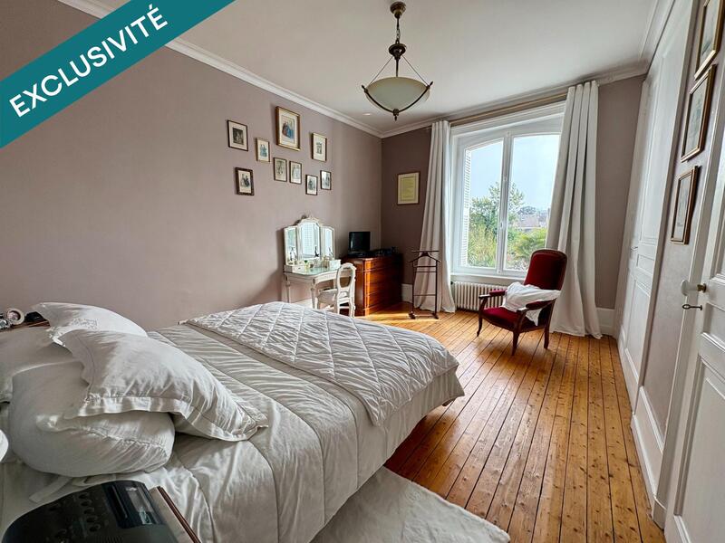 Maison - 210 m² - 8 pièces