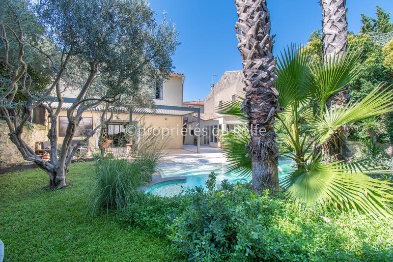 Maison - 312 m² - 6 pièces