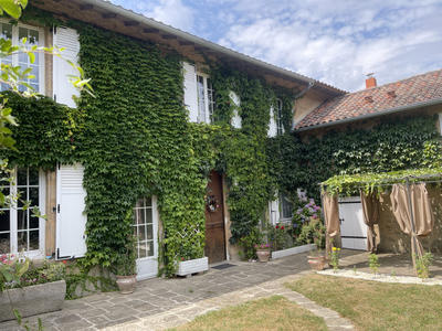 Maison - 228 m² - 7 pièces