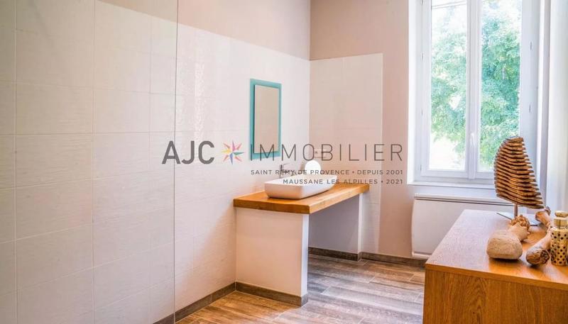 Propriété - 306 m² - 9 pièces