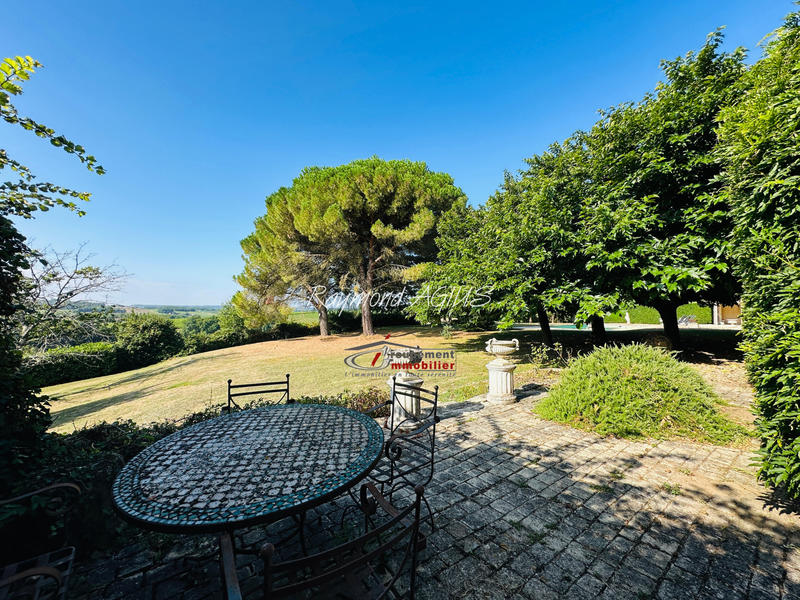 Maison - 390 m² - 14 pièces