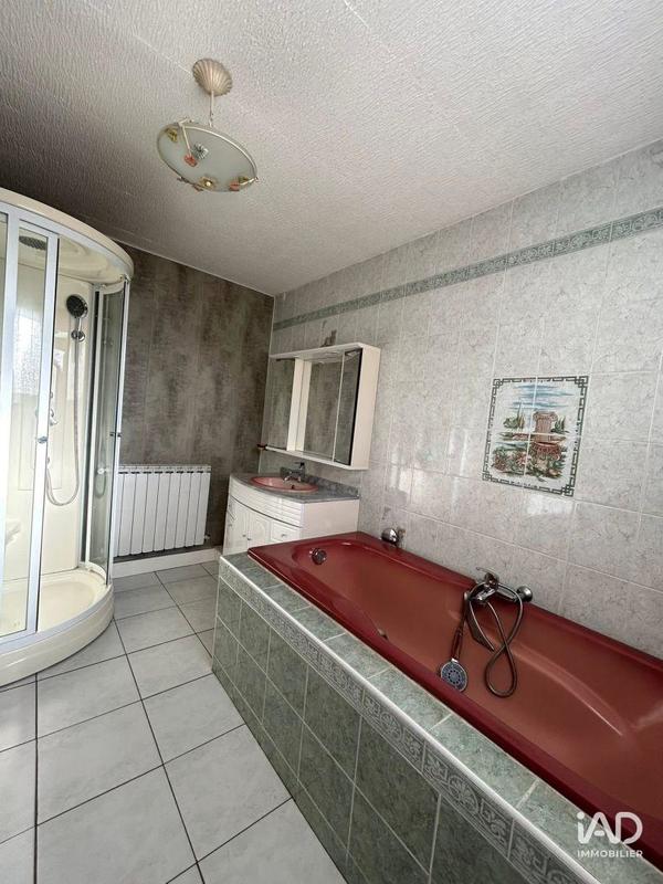 Maison - 250 m² - 6 pièces