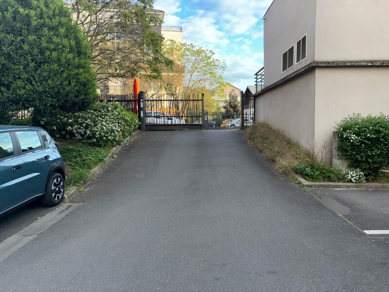 Parking / Garage - 12 m²
