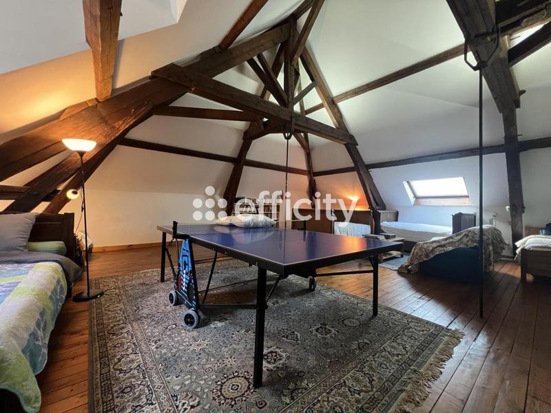 Maison - 213 m² - 10 pièces