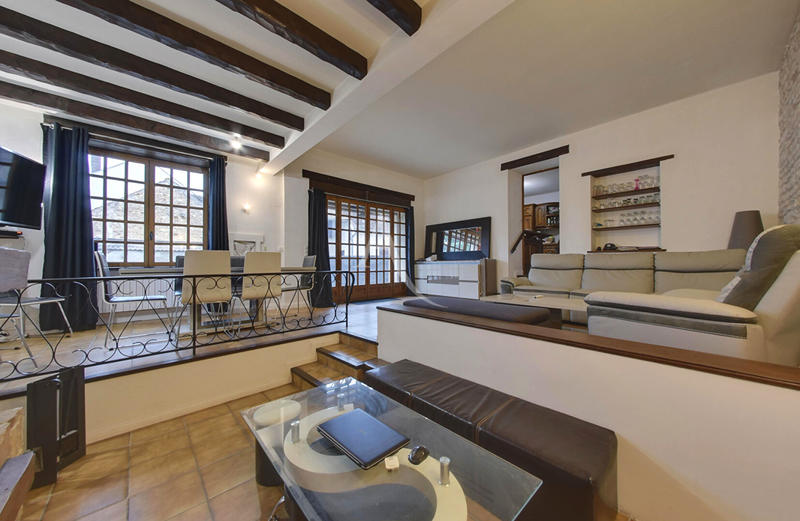 Maison - 180 m² - 7 pièces