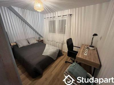 Chambre - 10 m² - 1 pièce