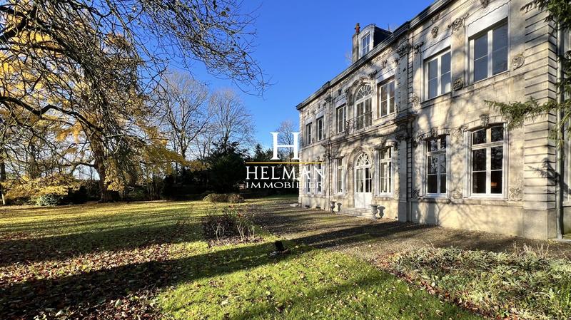 Maison - 300 m² - 8 pièces