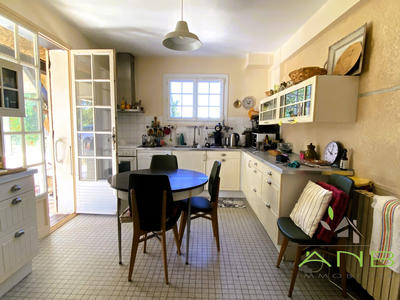 Maison - 197 m² - 9 pièces