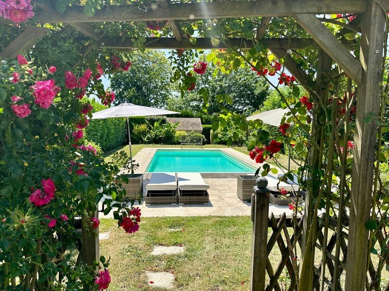 Maison - 330 m² - 11 pièces