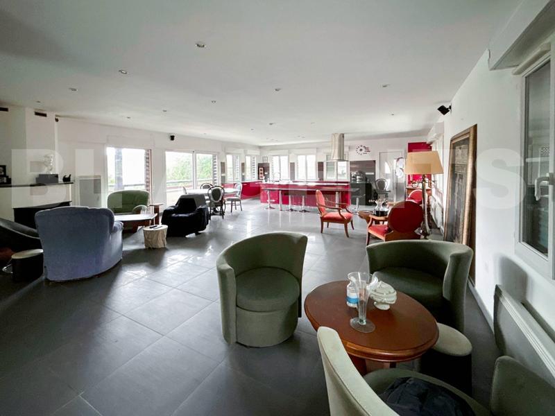 Villa - 322 m² - 6 pièces