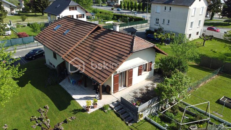 Maison traditionnelle - 140 m² - 6 pièces