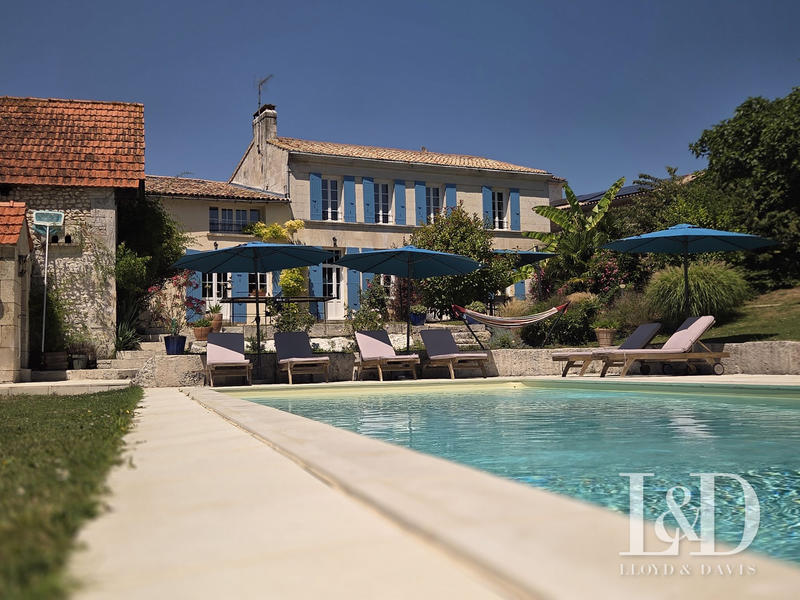 Maison - 376 m² - 15 pièces