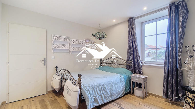 Maison - 360 m² - 12 pièces