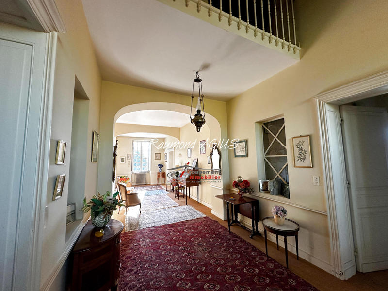 Maison - 510 m² - 11 pièces