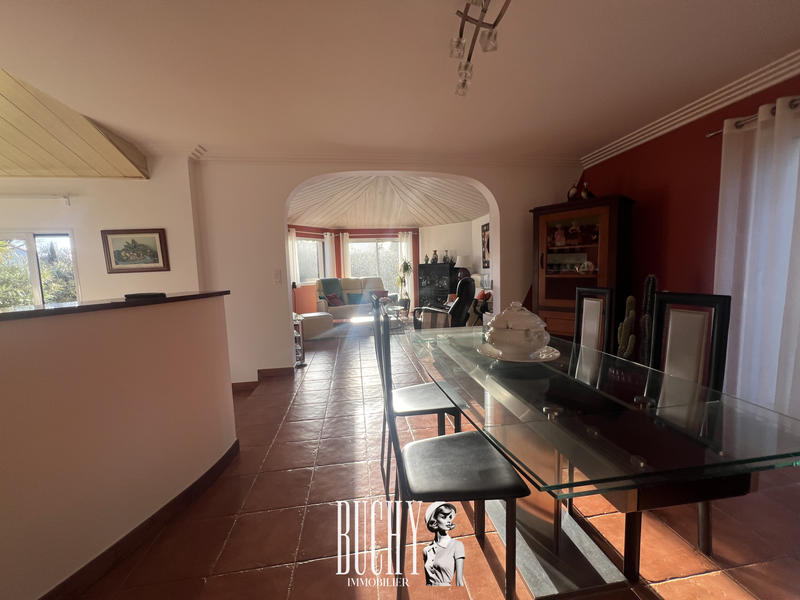 Maison - 202 m² - 7 pièces