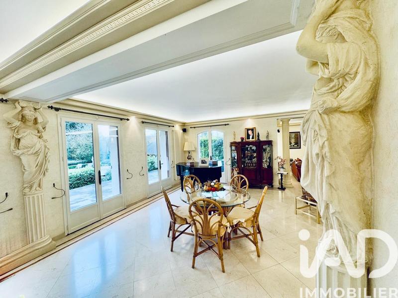 Maison - 410 m² - 12 pièces