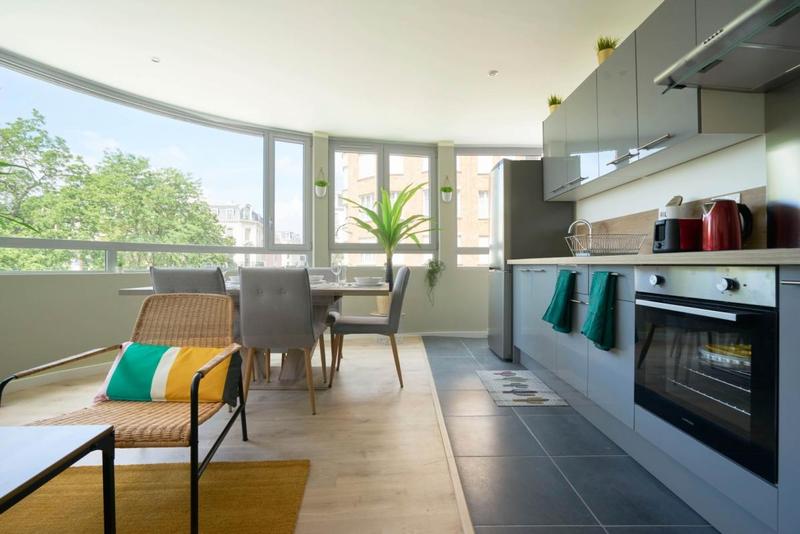 Appartement - 99 m² - 6 pièces