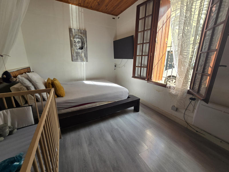 Maison - 235 m² - 10 pièces