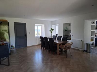 Maison - 210 m² - 10 pièces