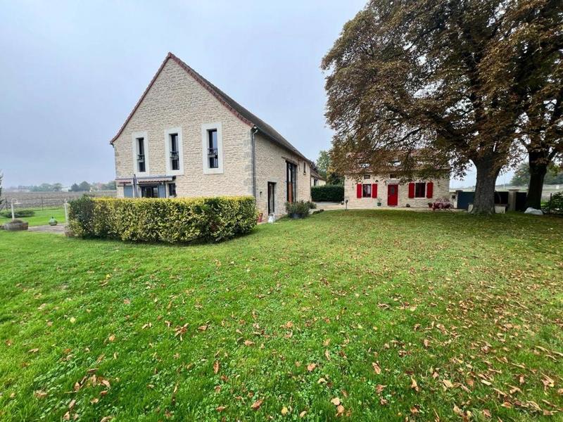 Propriété - 180 m² - 5 pièces