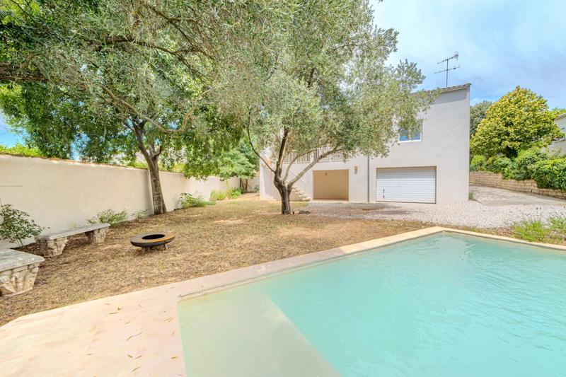 Maison - 237 m² - 6 pièces