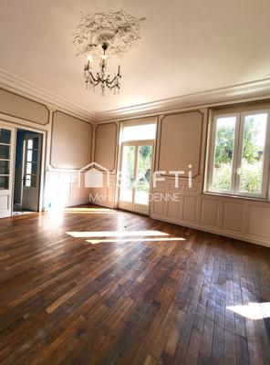 Maison - 267 m² - 12 pièces