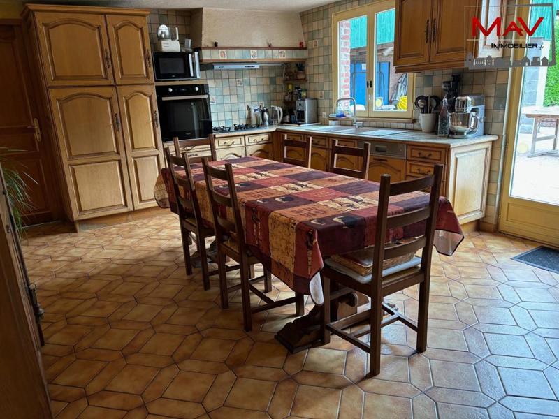 Maison - 219 m² - 8 pièces