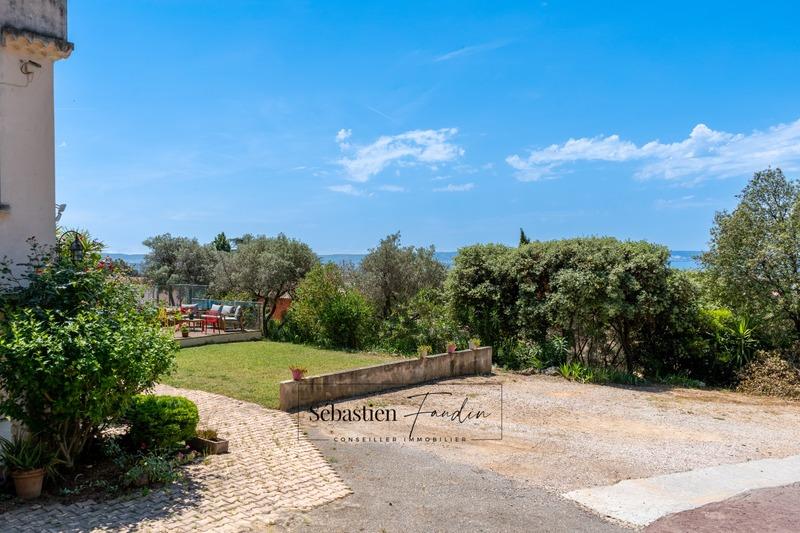 Maison - 210 m² - 8 pièces