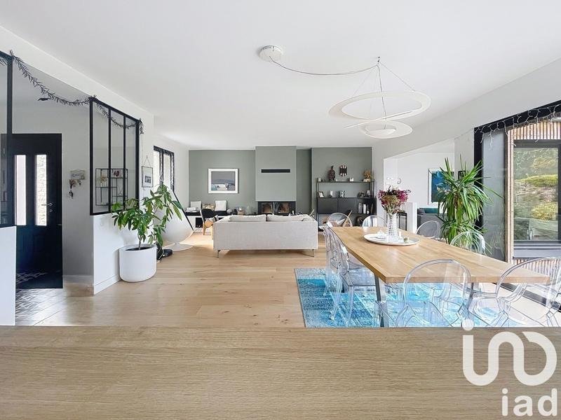 Maison - 260 m² - 8 pièces