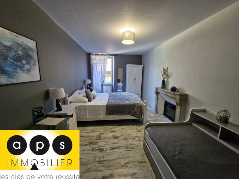 Maison - 335 m² - 10 pièces