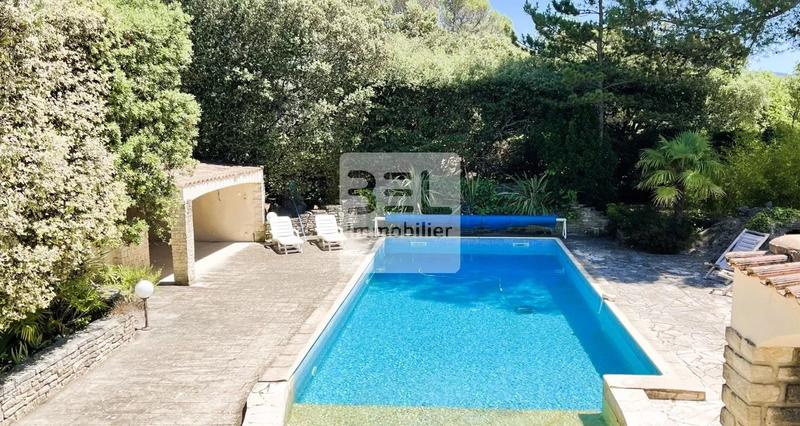 Propriété - 193 m² - 5 pièces