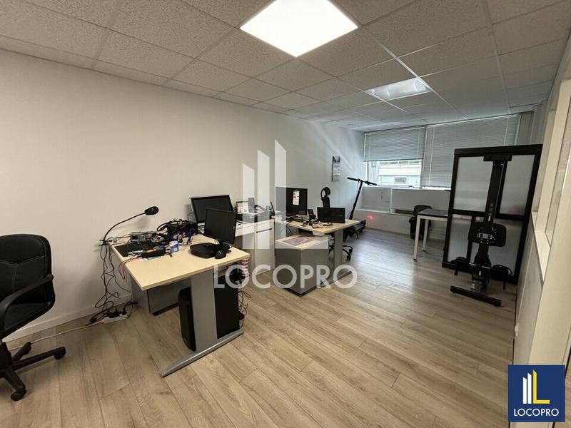 Bureau - 775 m²