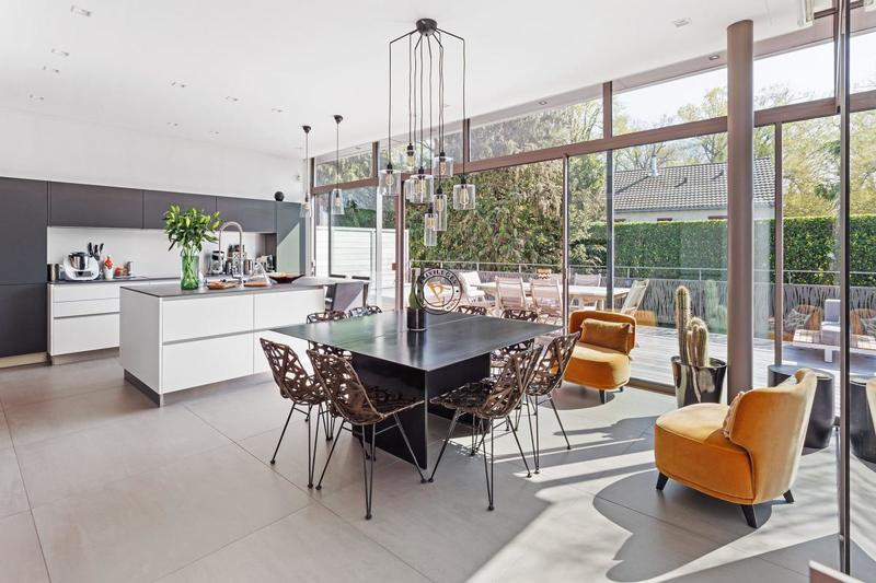 Demeure - 260 m² - 9 pièces