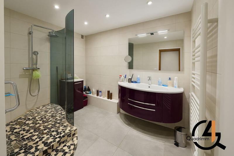 Appartement - 108 m² - 6 pièces