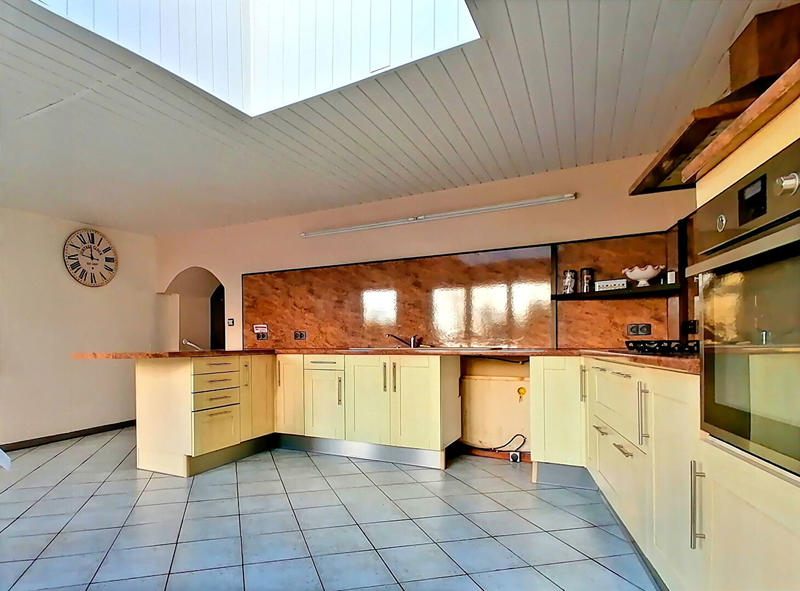 Maison - 272 m² - 8 pièces