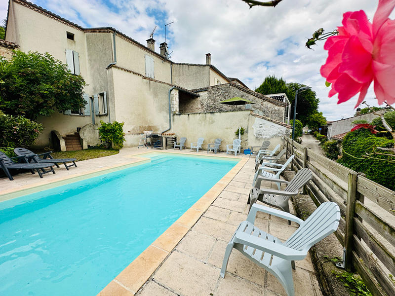 Maison - 228 m² - 9 pièces