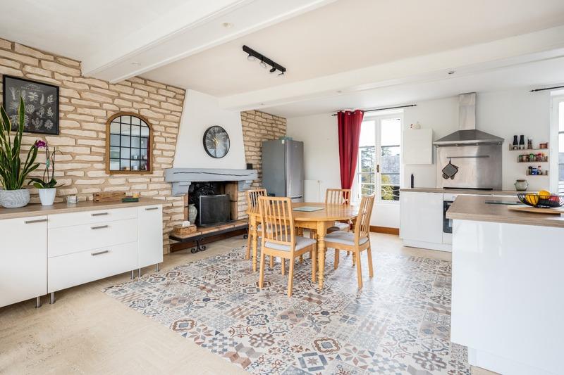 Demeure - 249 m² - 17 pièces