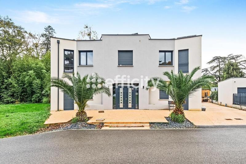 Maison - 300 m² - 5 pièces