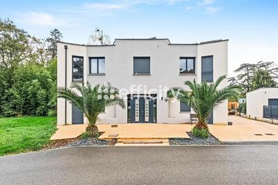 Maison - 300 m² - 5 pièces