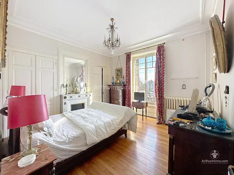 Maison - 220 m² - 9 pièces