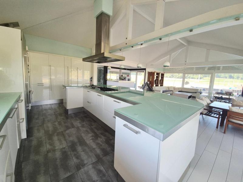 Maison - 229 m² - 6 pièces