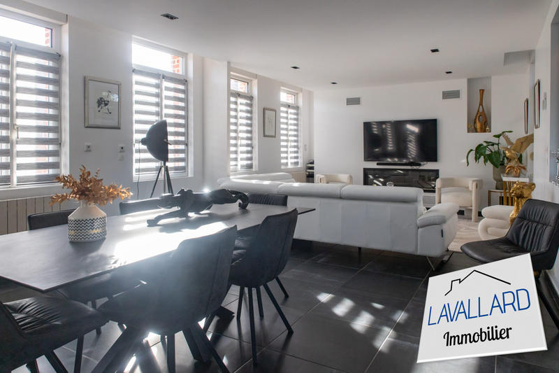 Maison - 260 m² - 10 pièces