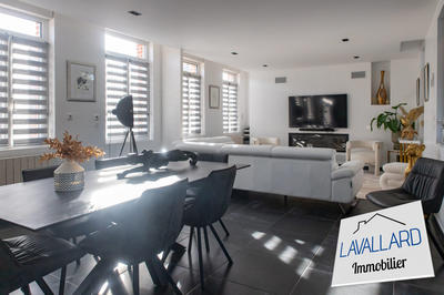 Maison - 260 m² - 10 pièces