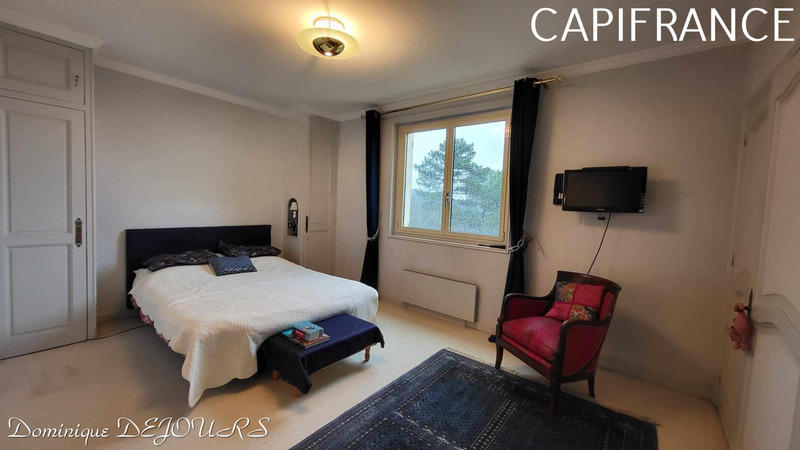 Maison - 250 m² - 8 pièces